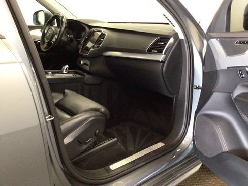 Used 2016 Volvo XC90 T8 Momentum w/ Vision Package AWD/4WD image 7