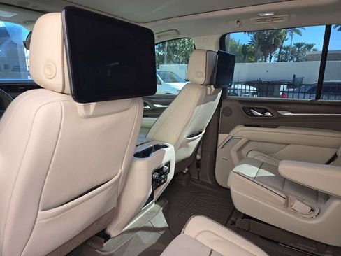 Used 2021 GMC Yukon Denali w/ Denali Premium Package image 12