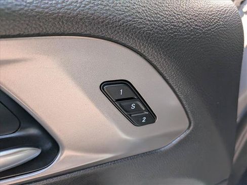 Used 2025 Chrysler Pacifica Select FWD image 33