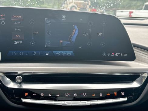 Used 2025 Cadillac Lyriq Sport AWD/4WD image 25