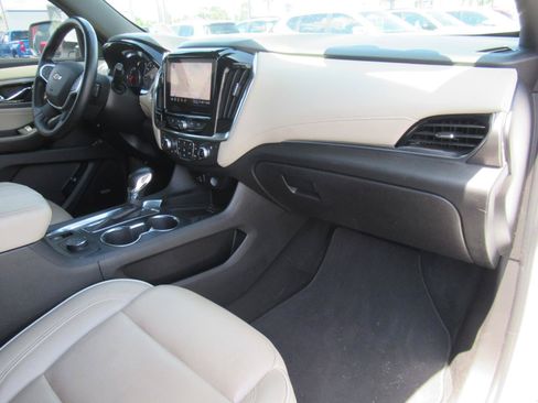 Certified 2023 Chevrolet Traverse Premier FWD image 11