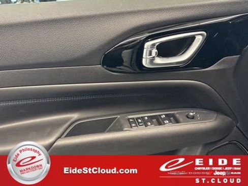 New 2026 Jeep Compass Latitude image 14