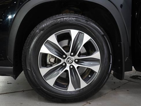 Used 2022 Toyota Highlander XLE AWD/4WD image 31