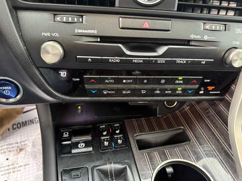 Used 2022 Lexus RX 450h AWD w/ Luxury Package image 11