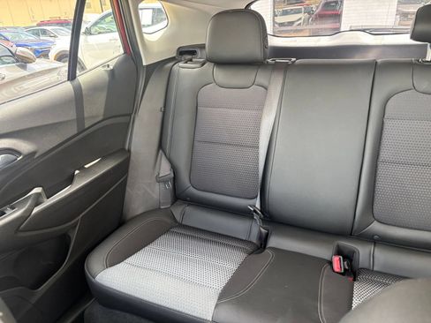 Used 2025 Chevrolet Trax LT w/ LT Convenience Package FWD image 37
