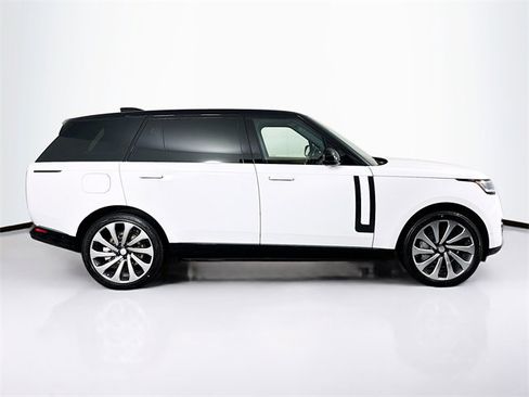 New 2025 Land Rover Range Rover Long Wheelbase SE image 4