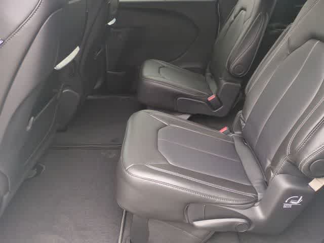 New 2026 Chrysler Pacifica Select FWD image 20