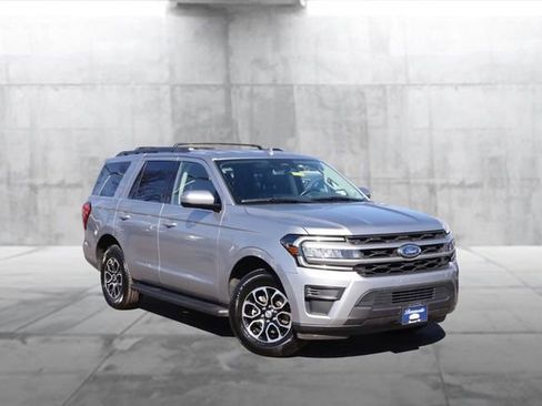 Used 2024 Ford Expedition XLT image 2