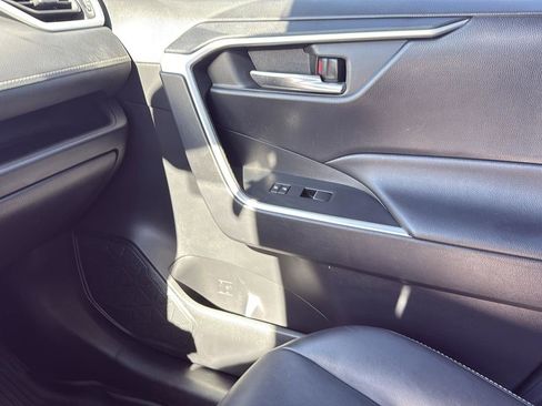 Used 2021 Toyota RAV4 XLE Premium image 24