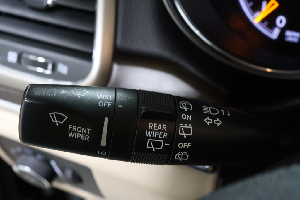 Used 2017 Jeep Grand Cherokee Limited AWD/4WD image 17