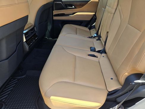 Used 2025 Lexus LX 600 4WD w/ Appearance Package image 30