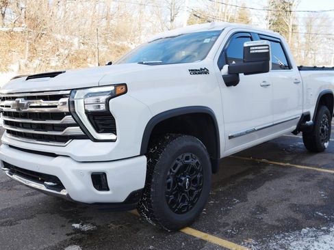 Used 2024 Chevrolet Silverado 2500 High Country w/ High Country Premium Package image 4