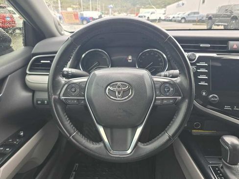 Used 2020 Toyota Camry XLE w/ Sunroof Package image 11