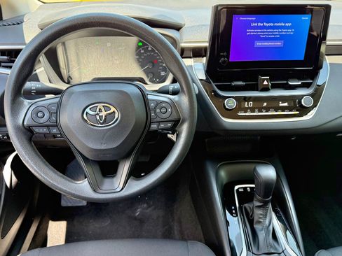 Used 2023 Toyota Corolla LE FWD image 10