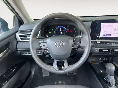Used 2025 Toyota Camry SE FWD image 12