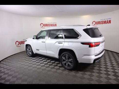 Used 2025 Toyota Sequoia Capstone AWD/4WD image 5