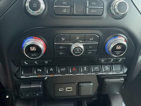 Used 2021 GMC Sierra 1500 AT4 w/ AT4 Premium Package AWD/4WD image 19