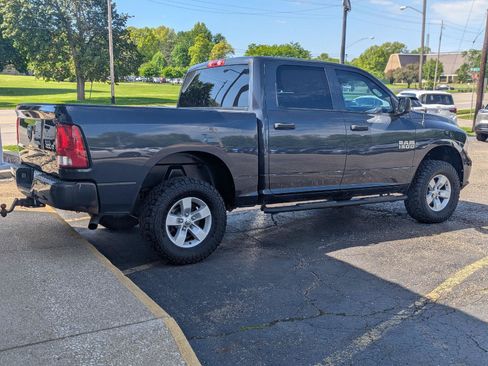 Used 2017 RAM 1500 Express AWD/4WD image 11