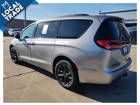 Used 2021 Chrysler Pacifica Limited w/ S Appearance Package image 10