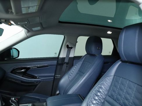 Used 2020 Land Rover Range Rover Evoque SE image 18