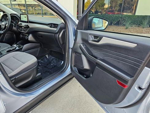 Used 2022 Ford Escape SE image 28