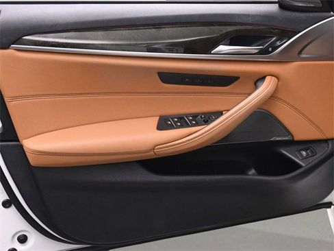 Used 2022 BMW 540i xDrive 540i xDrive w/ M Sport Package image 9