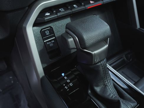 Used 2024 Toyota Tundra Limited image 33