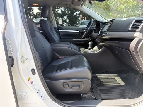 Used 2018 Toyota Highlander XLE image 34