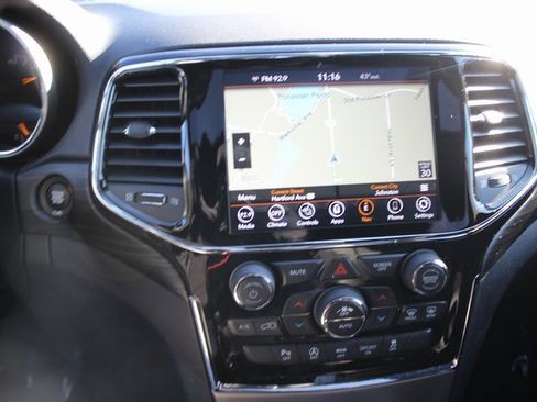 Used 2022 Jeep Grand Cherokee Laredo X image 4