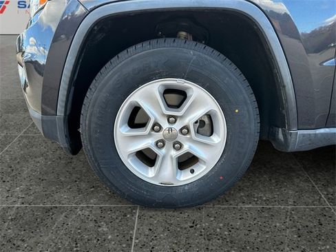 Used 2016 Jeep Grand Cherokee Laredo w/ Quick Order Package 23E image 14