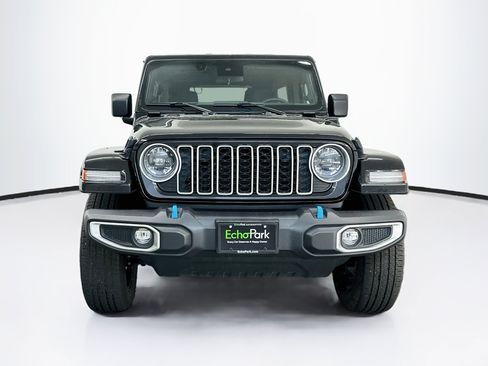 Used 2024 Jeep Wrangler Unlimited Sahara AWD/4WD image 2