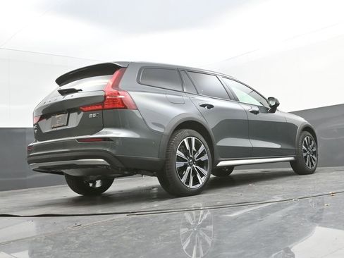 New 2026 Volvo V60 B5 Cross Country Ultra w/ Protection Package Premier AWD/4WD image 34
