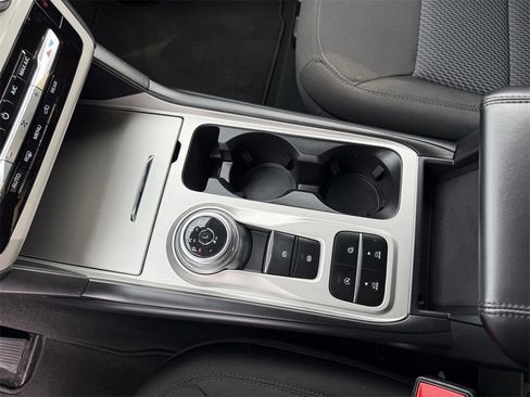 Used 2024 Ford Explorer XLT image 30