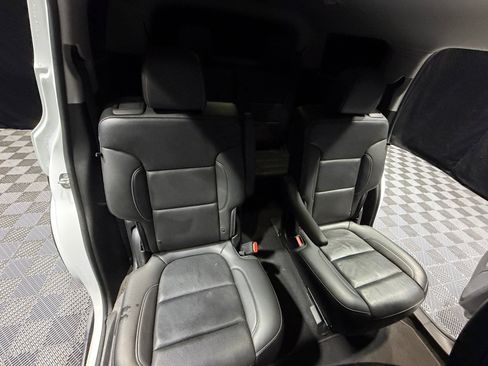 Used 2023 GMC Acadia SLT image 18