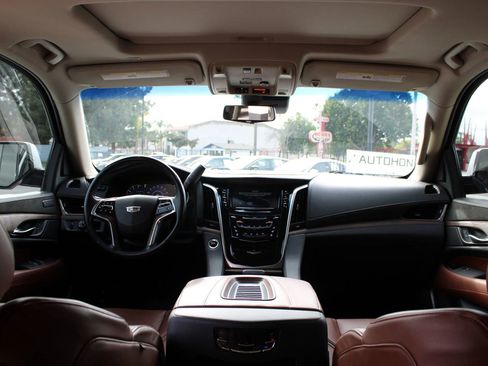 Used 2019 Cadillac Escalade Luxury image 39