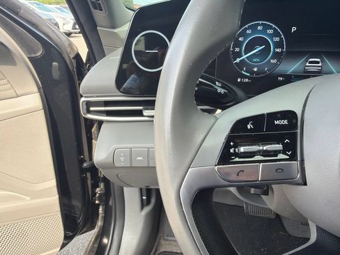 Used 2023 Hyundai Elantra SEL w/ Convenience Package FWD image 24
