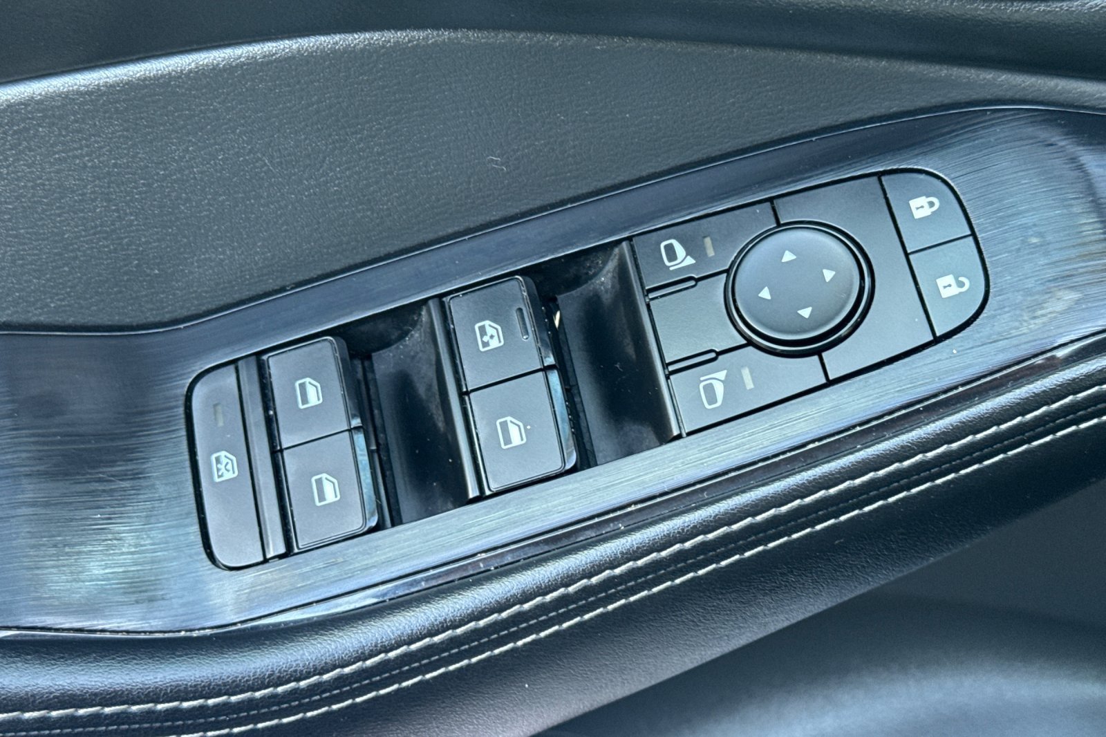 Certified 2025 Nissan Rogue SV AWD/4WD image 14