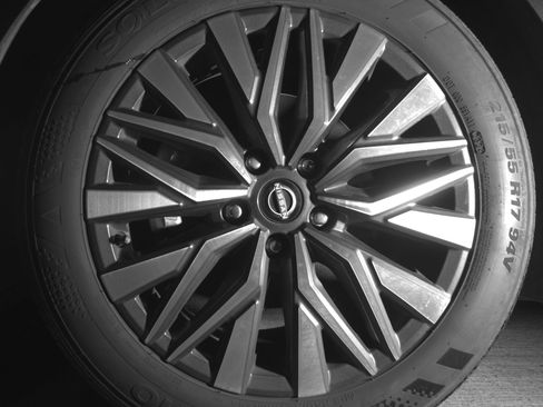 Used 2025 Nissan Altima 2.5 SV FWD image 12