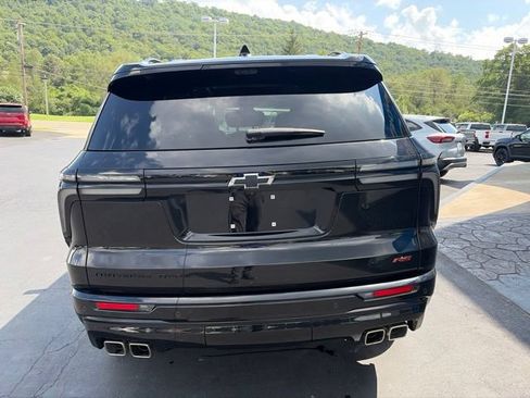 Used 2024 Chevrolet Traverse RS AWD/4WD image 9