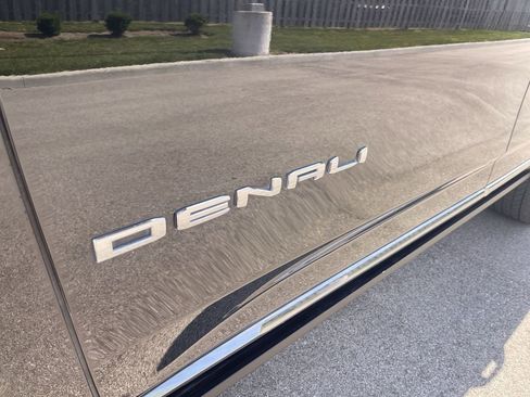 Used 2023 GMC Yukon Denali Ultimate AWD/4WD image 4