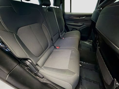 Used 2025 Jeep Grand Cherokee Laredo image 14