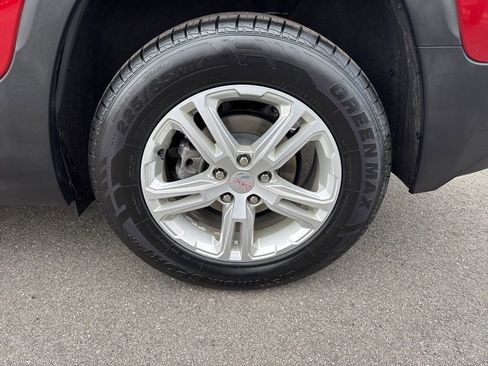 Used 2024 GMC Terrain SLE w/ Driver Convenience Package image 34