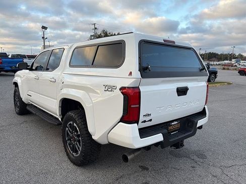 Used 2025 Toyota Tacoma TRD Sport image 5