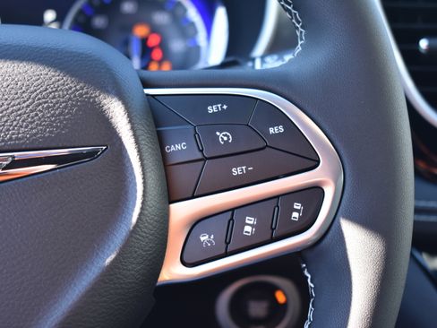 New 2026 Chrysler Pacifica Select image 14