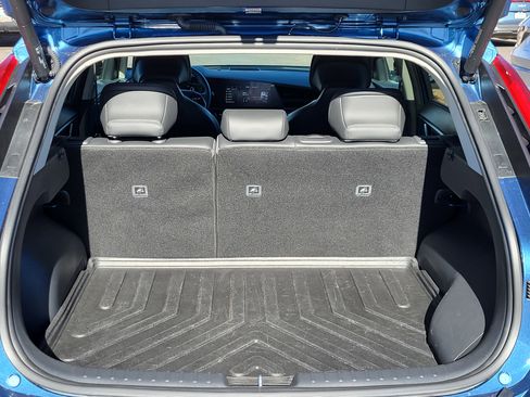 Used 2023 Kia Niro SX Touring image 14