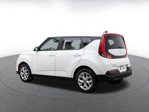Used 2025 Kia Soul LX w/ LX Technology Package FWD image 7