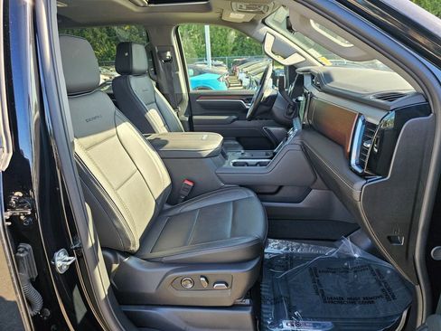 Used 2025 GMC Sierra 3500 Denali w/ Denali Reserve Package AWD/4WD image 31