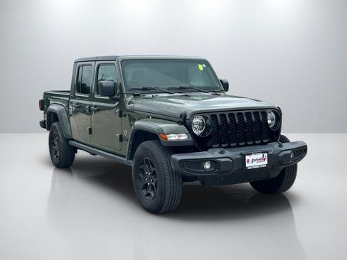 Used 2022 Jeep Gladiator Sport AWD/4WD image 3