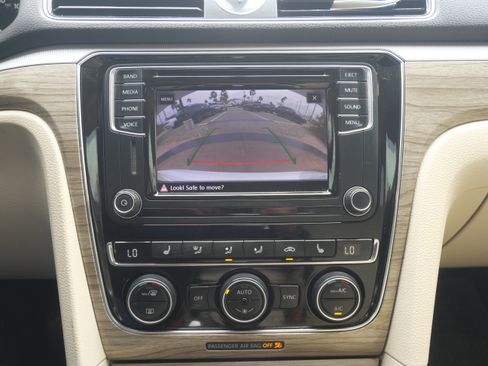 Used 2017 Volkswagen Passat 1.8T SE w/ SE Lighting Package image 27