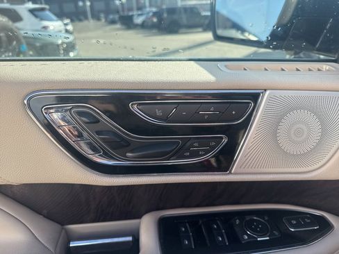 Used 2021 Lincoln Navigator Reserve w/ Luxury Package image 28